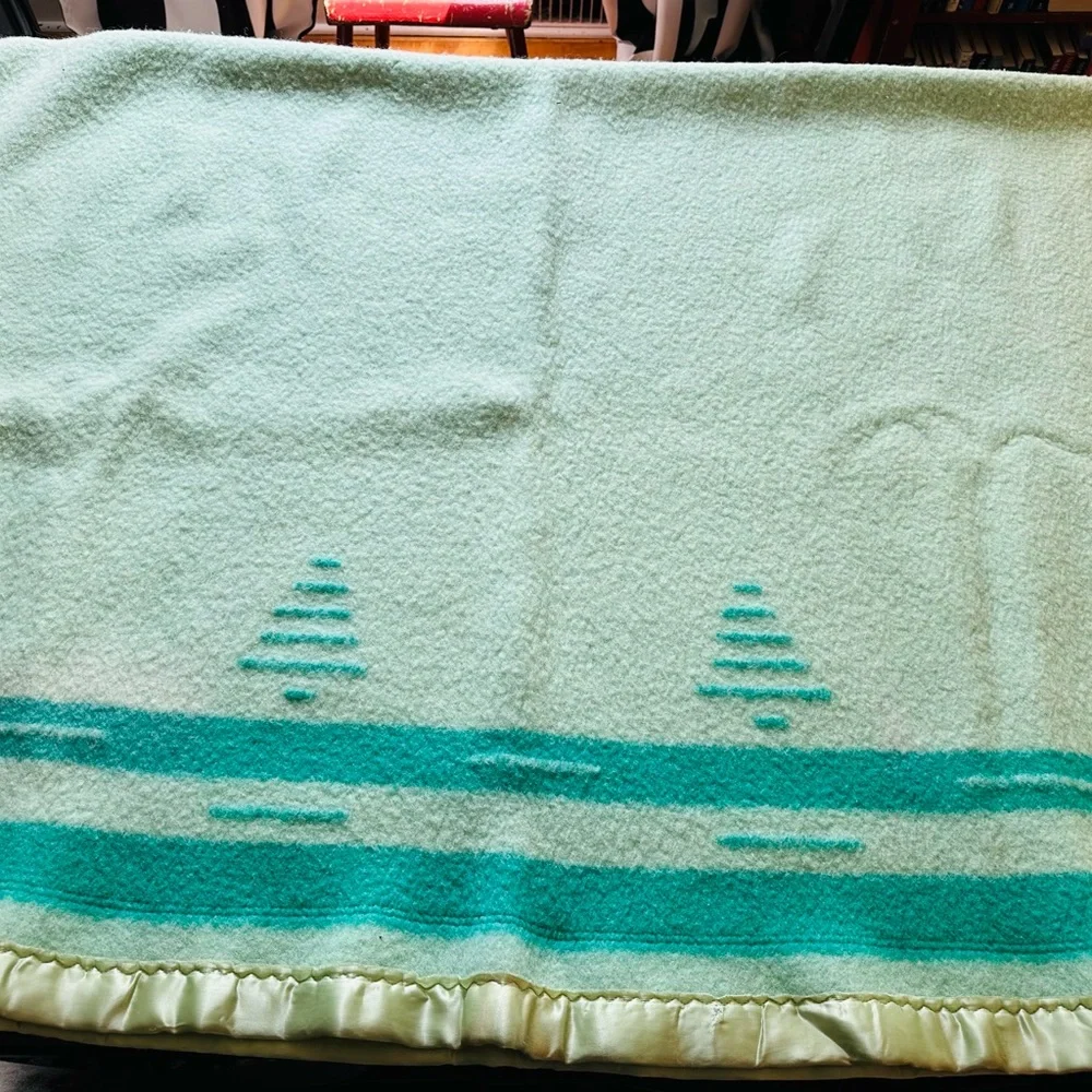 🌲Rare Vintage Pine Tree Design Blankets